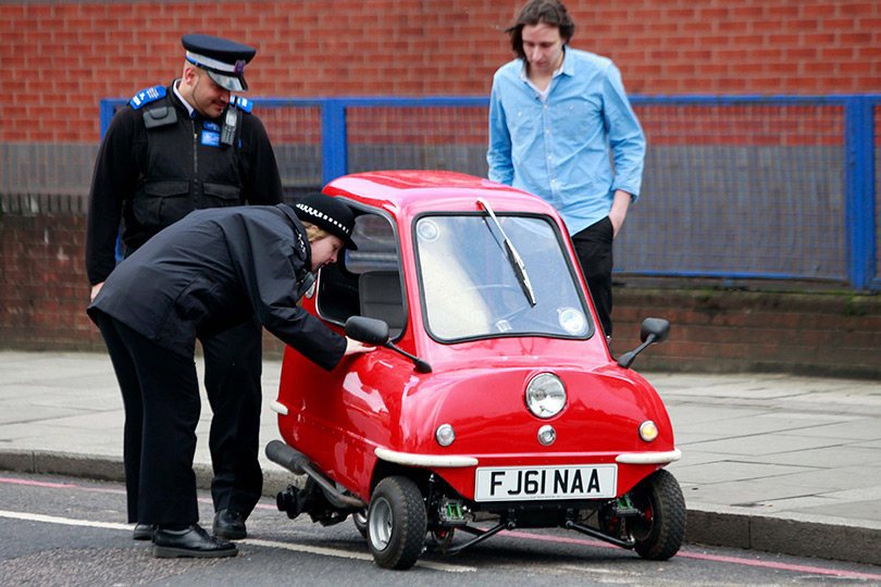 kleinstes E-Auto der Welt rot