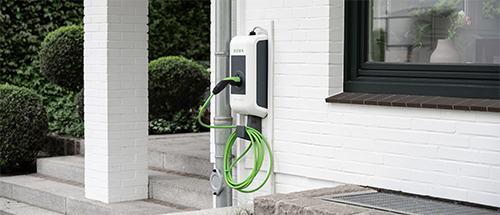 KEBA Green an einer Hauswand