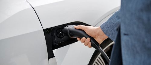 Elektroauto wird geladen